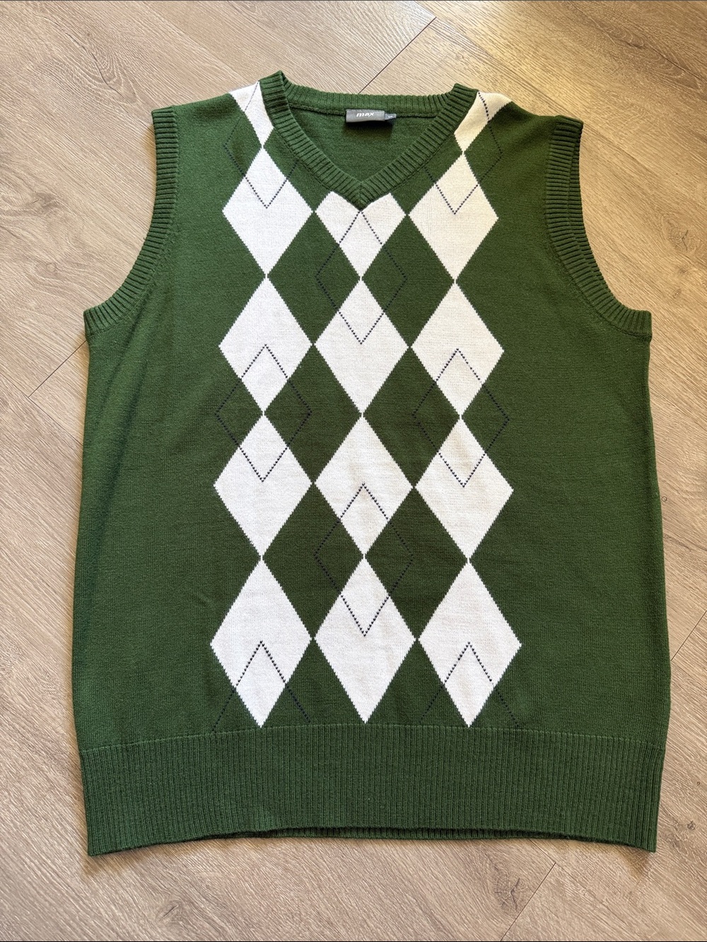 BNWOT Max Men's Green Argyle V-Neck Sweater Vest